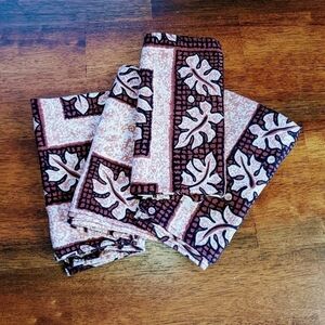 Set of four napkins with Monstera leaves
